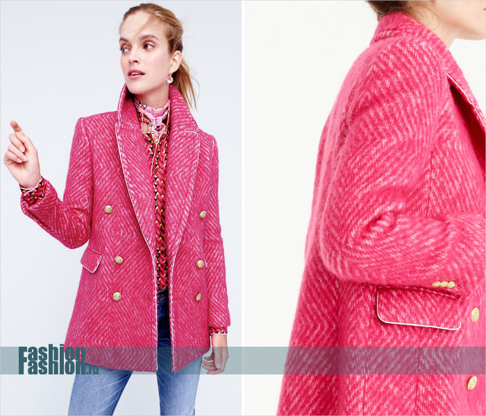 Ярко-розовое пальто из твида